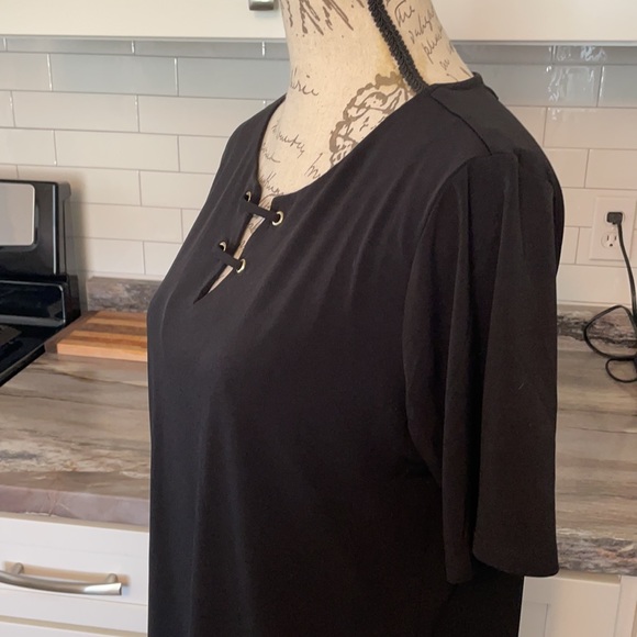 Black top - Picture 4 of 5